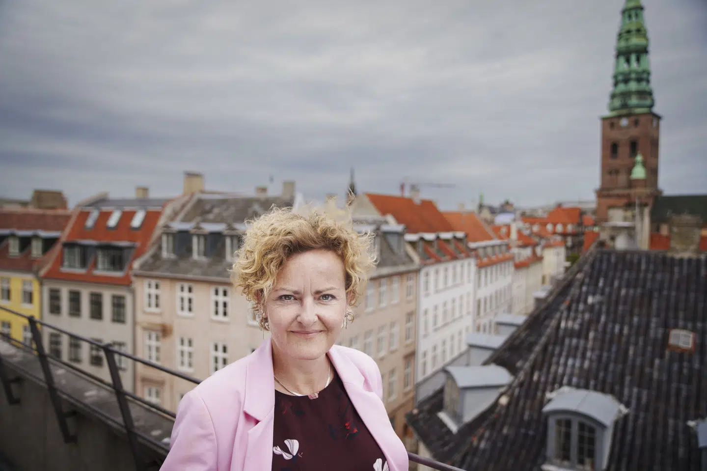 Der skal stilles krav til mere nybyggeri, fremgår af det af en politisk aftale torsdag: "Modsat mange andre lande står grøn omstilling og økonomisk vækst ikke i modsætning til hinanden. Vi får arbejdspladser ud af den grønne omstilling. Så der har været stor opbakning til det," siger boligminister Pernille Rosenkrantz-Theil.