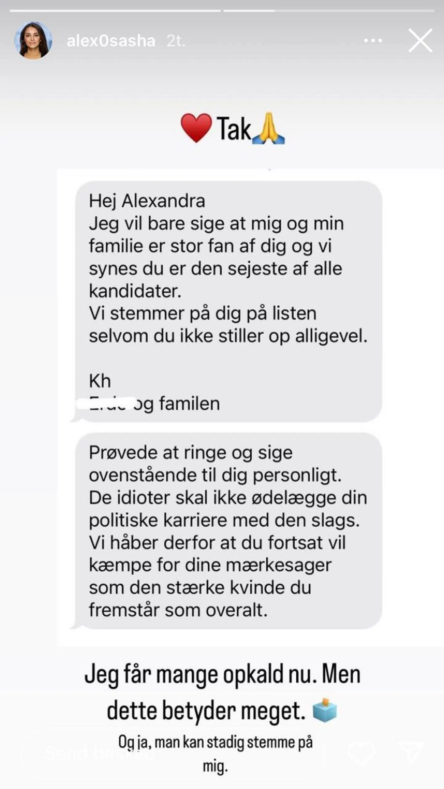 Her er opslaget, hvor Alexandra Sasha bekræfter, at man stadig kan stemme på hende til valget.
