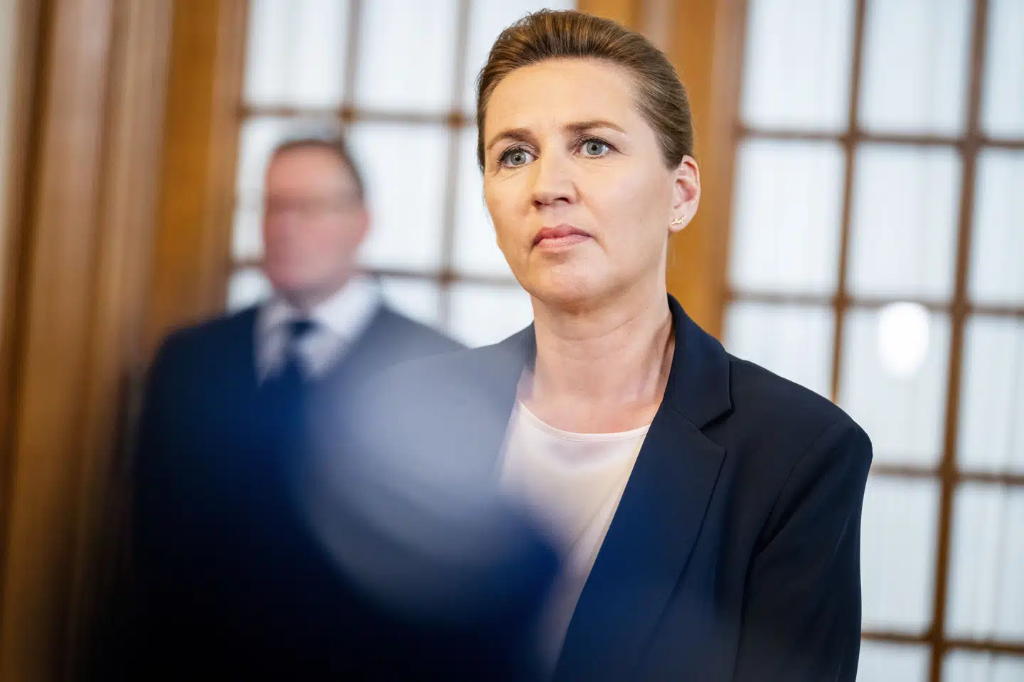 Statsminister Mette Frederiksen (S) skriver, at justitsminister Peter Hummelgaard (S) vil se på, om man kan gøre mere for at bekæmpe den kriminalitet, som bliver vist i dokumentaren "Den sorte svane". (Arkivfoto).