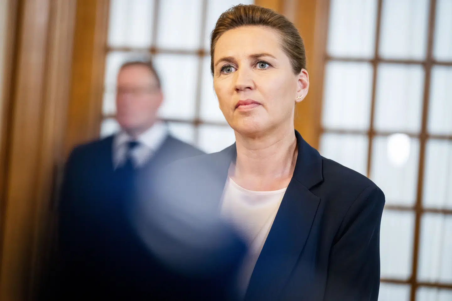 Statsminister Mette Frederiksen (S) skriver, at justitsminister Peter Hummelgaard (S) vil se på, om man kan gøre mere for at bekæmpe den kriminalitet, som bliver vist i dokumentaren "Den sorte svane". (Arkivfoto).