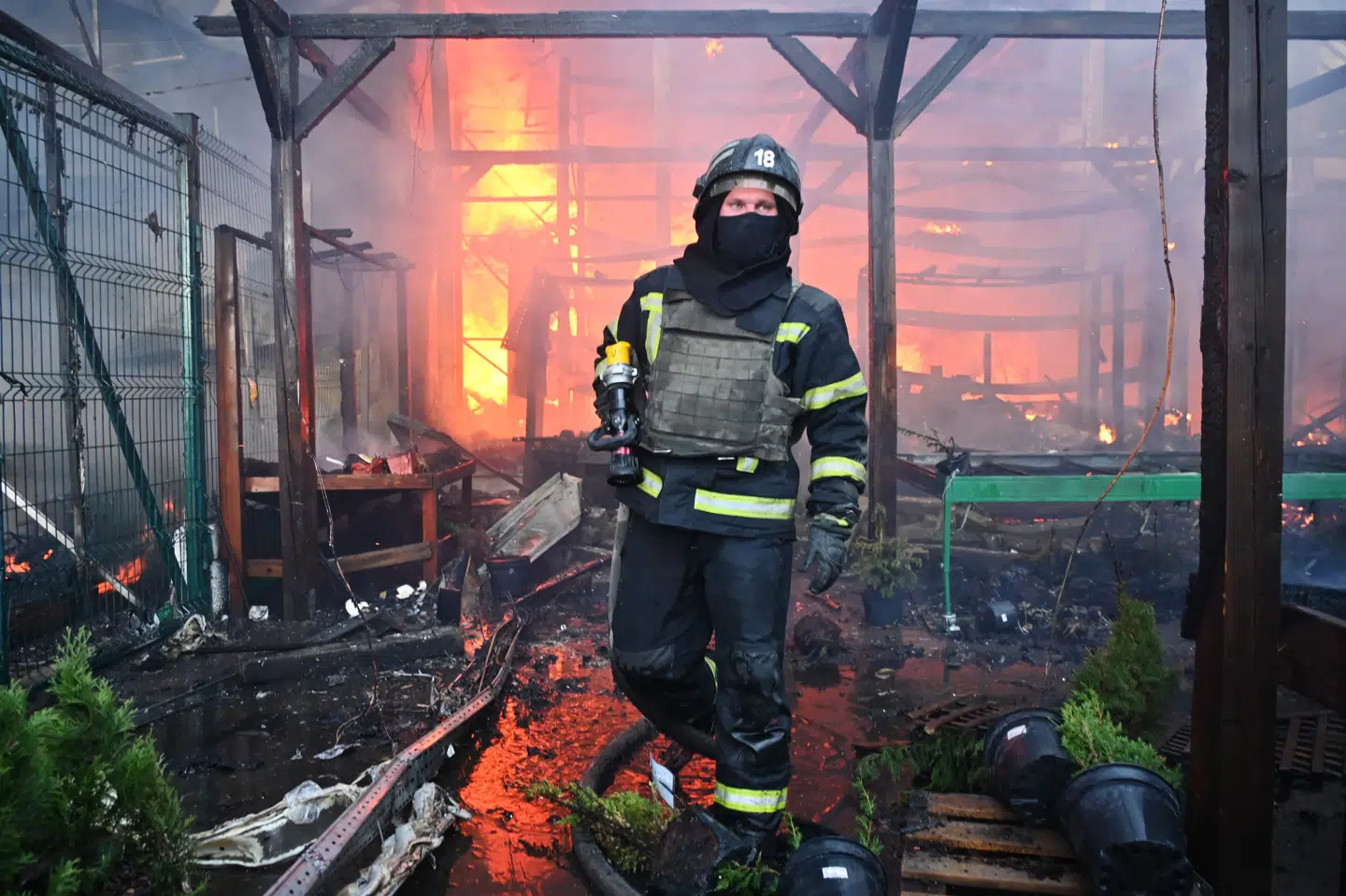 16 personer blev dræbt under et russisk bombeangreb på et byggemarked i Kharkiv lørdag 25. maj.