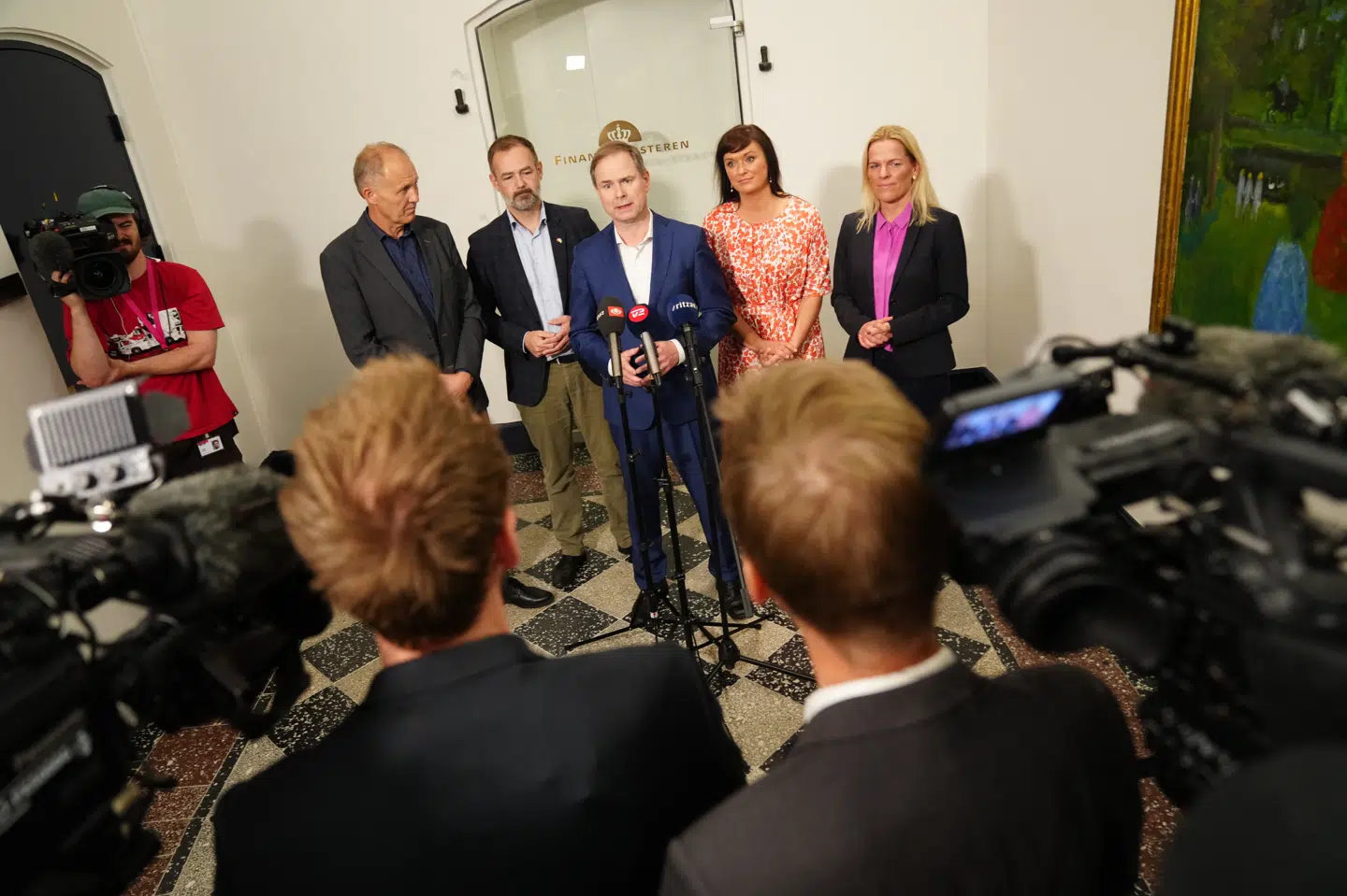 Med finansminister Nicolai Wammen (S) i spidsen præsenterede regeringen og Kommunernes Landsforening fredag en aftale for kommunernes økonomi for 2025.