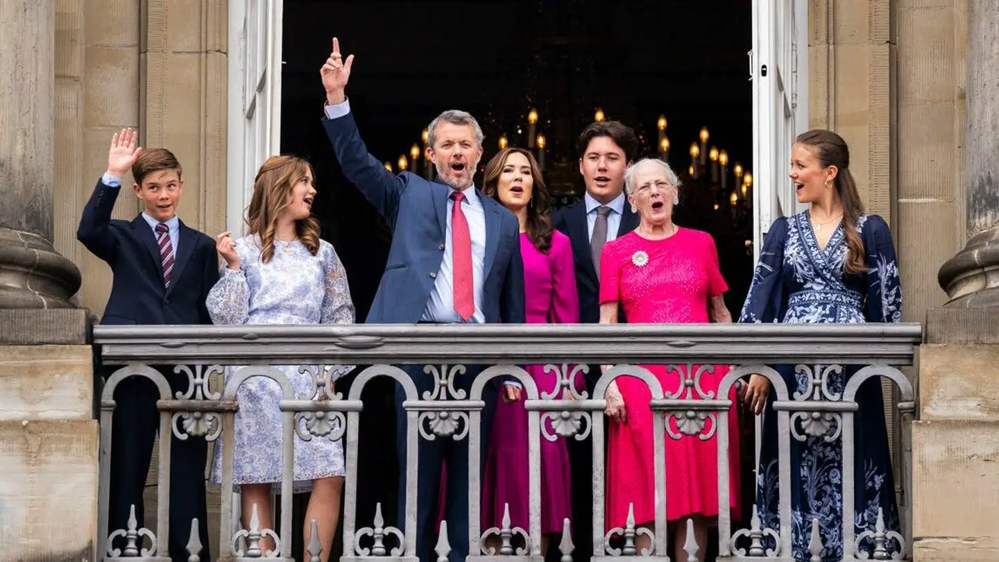 Kongefamilien har ryddet ud i protektionerne.