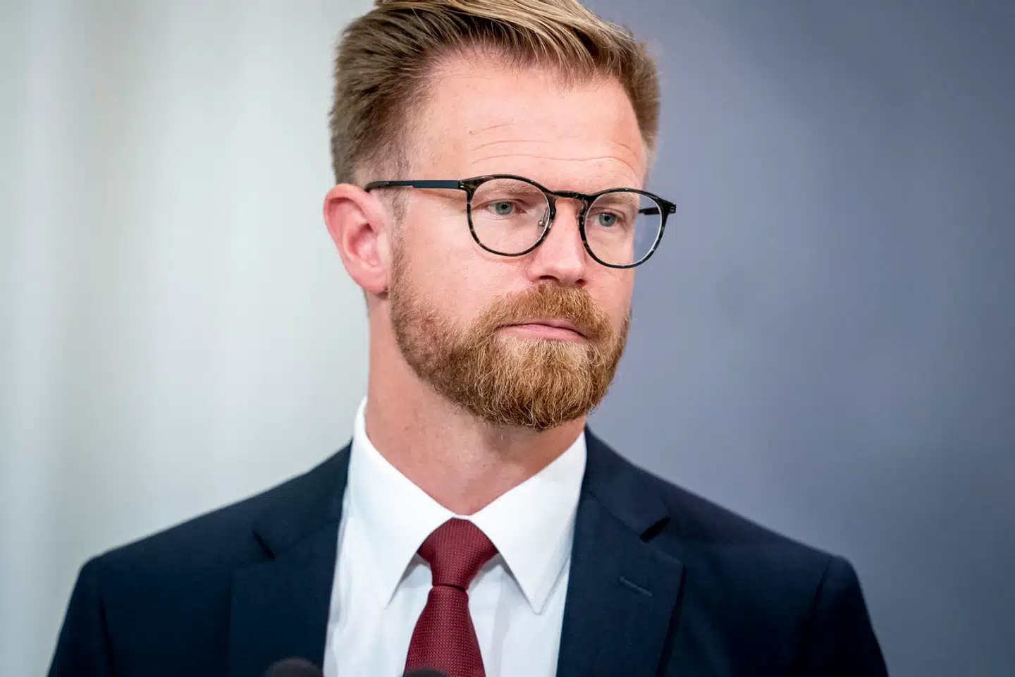 Med få uger til, at Folkemødet på Bornholm løber af stablen, er der opstået uro. Nu gentænker Benny Engelbrecht sin deltagelse.