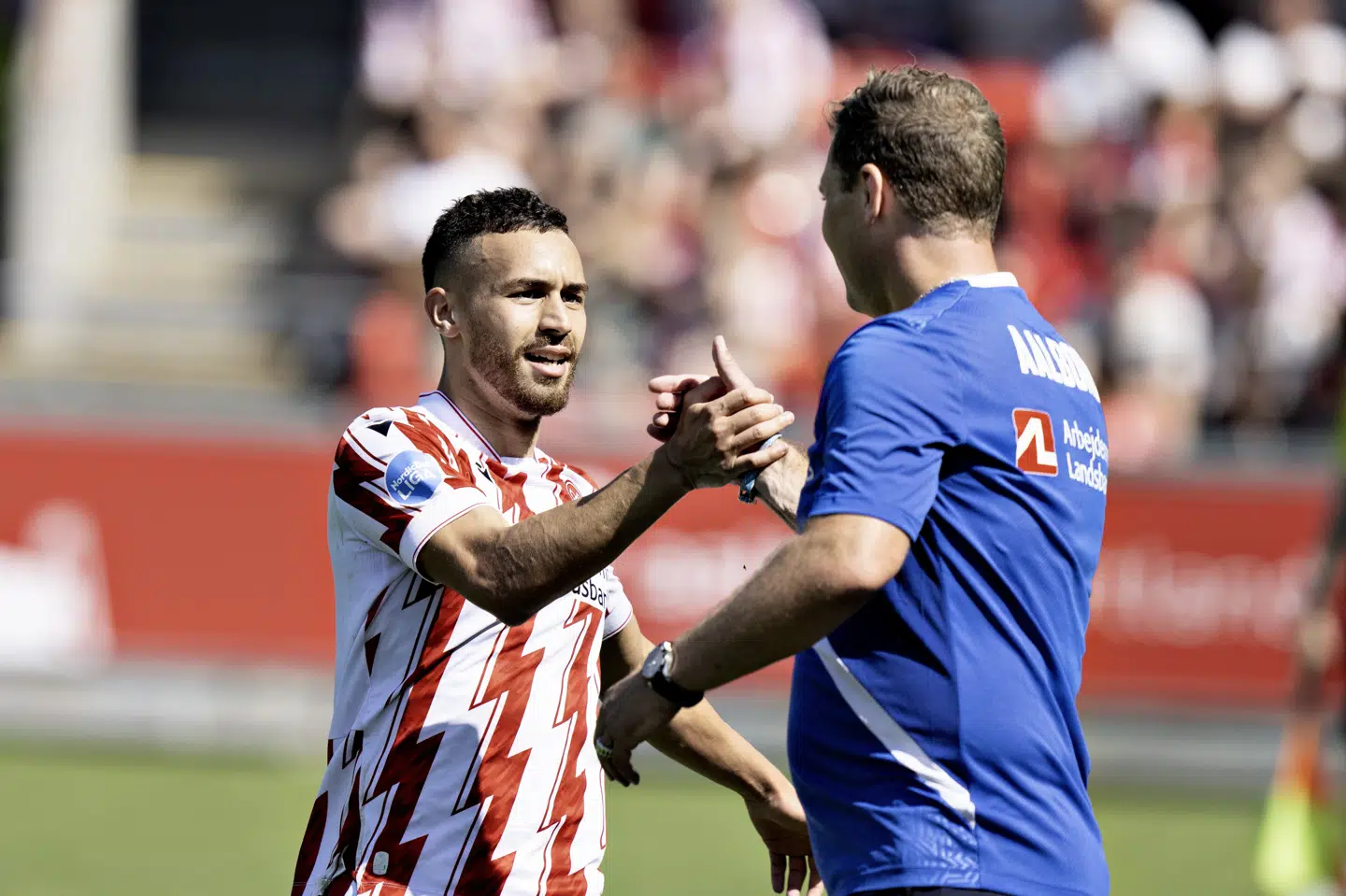 Younes Bakiz og Menno van Dam fejrer et mål af offensivspillerens to mål i sejren over Vendsyssel.