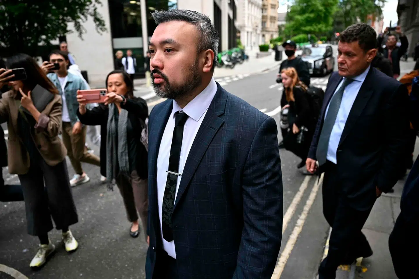 Anklagerne mellem Kina og Storbritannien vælter frem og tilbage. Her ses Chi Leung Wai en høring i London, hvor han er én af tre mænd, der er anklaget for spionage.
