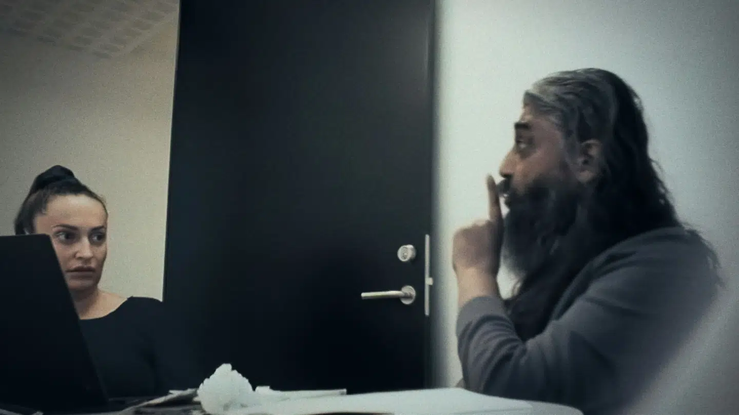 Fasar Abrar Raja sidder nu varetægtsfængslet for blandt andet trusler mod Amira Smajic, som han fremsatte i dokumentaren.