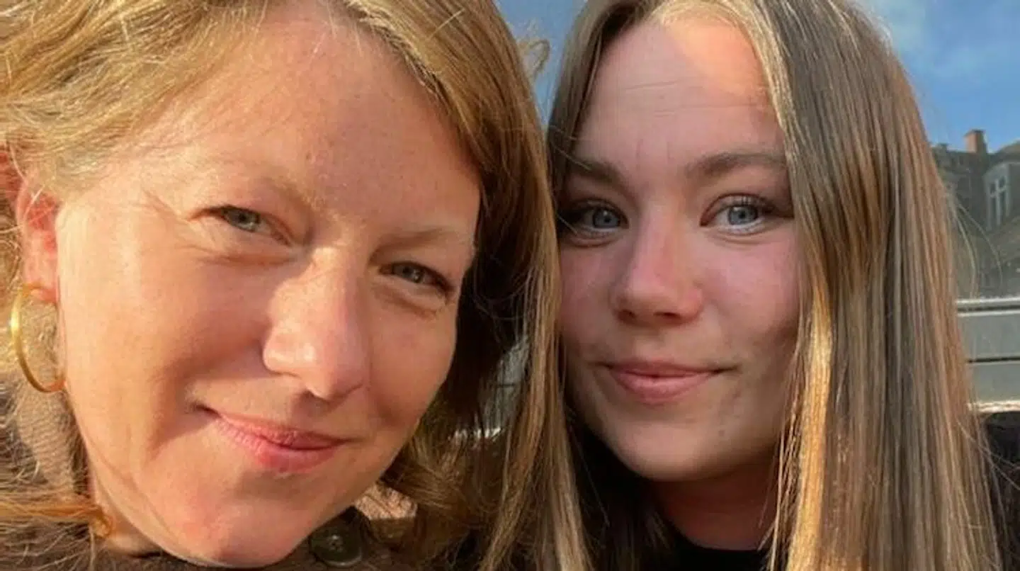 Ditte og Jasmin holder sammen fælles kussesaunaer.