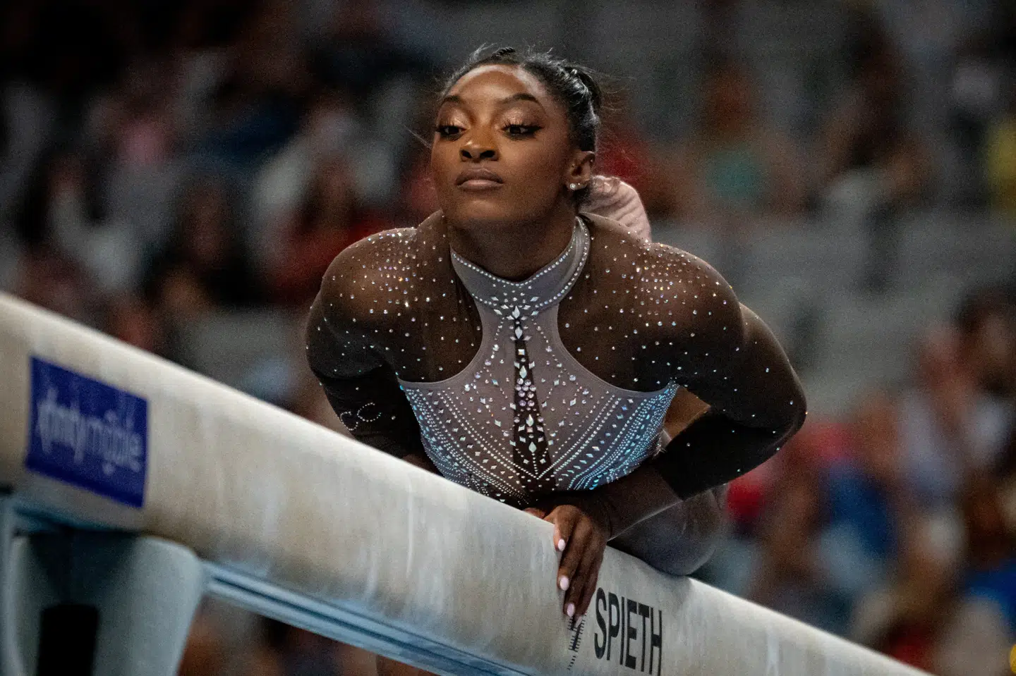 Gymnasten Simone Biles leverede en fornem indsats på bommen og de øvrige discipliner ved det nationale mesterskab i USA, som hun vandt for niende gang i karrieren.