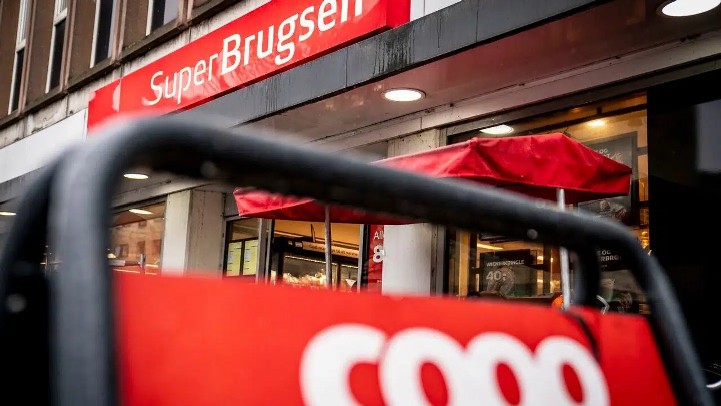 SuperBrugsen skiller sig ud fra DagligBrugsen og Brugsen.