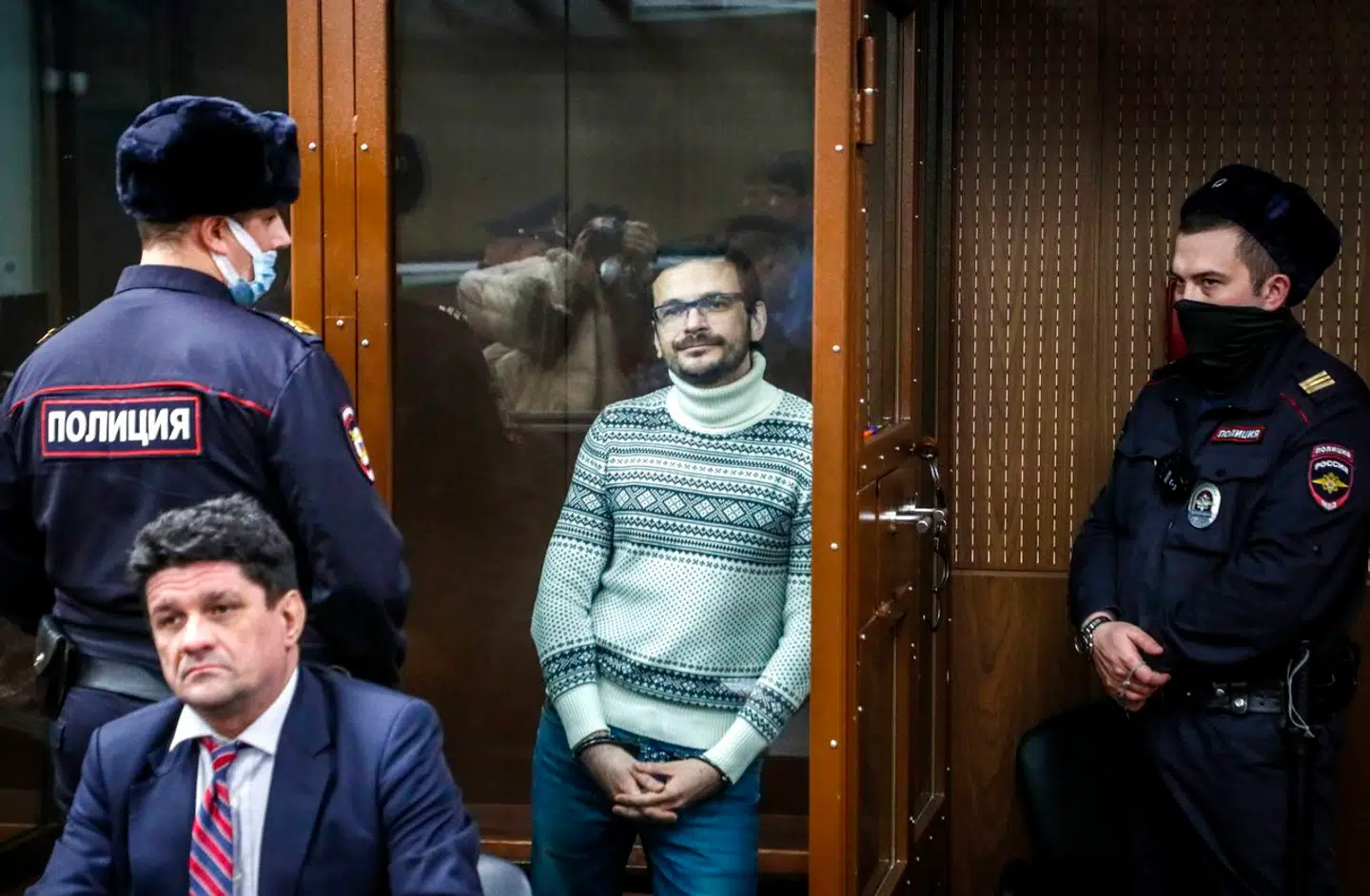 40-årige Ilja Jasjin har oplevet to af sine nære venner blive dræbt af Putins regime. Først politikeren Boris Nemtsov i 2015 og senest oppositionslederen Aleksej Navalnyj i februar 2024, mens han stadig sad i fængsel. Ilja Jasjin ved, at det kan blive hans tur næste gang.