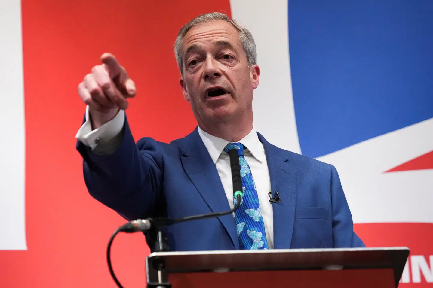 Nigel Farage holder pressemøde mandag eftermiddag.