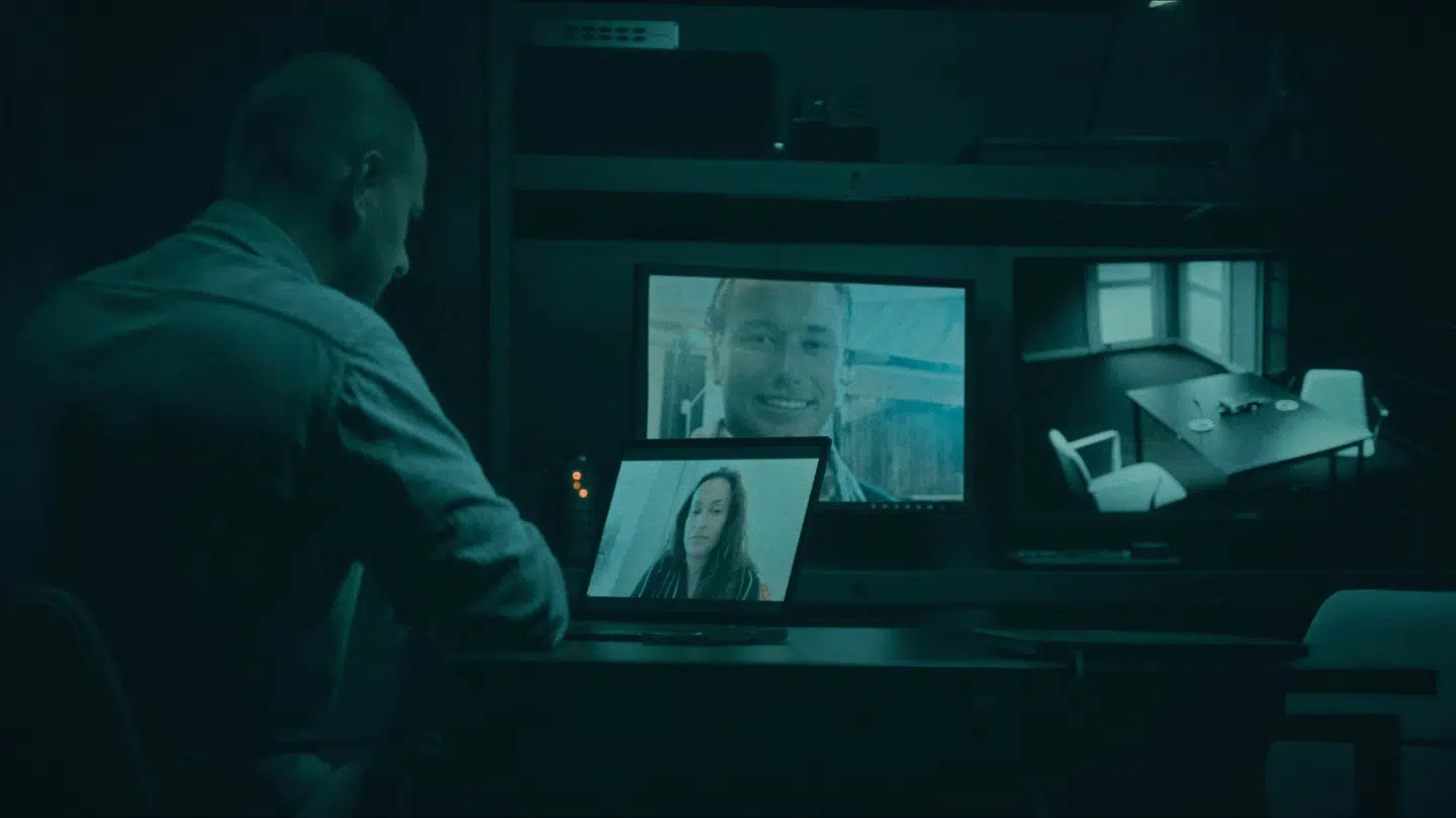 TV 2-dokumentaren 'Den sorte svane' afslører svindel i stor stil gennem muldvarpen Amira Smajic. Som erhvervsjurist har hun selv været bindeled mellem rockere og ellers ansete erhvervsfolk. Foto: TV 2