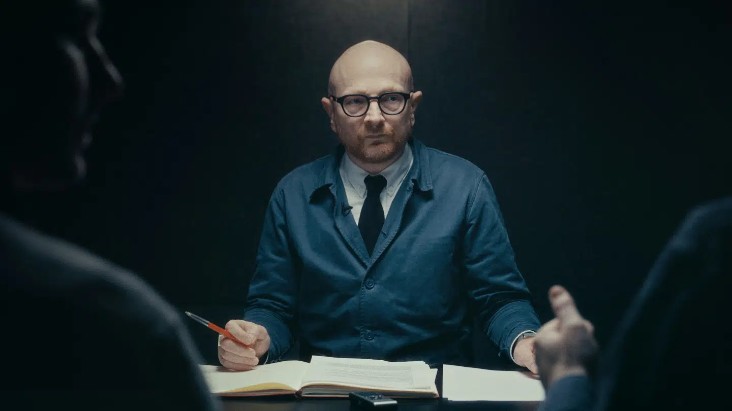 Journalist og filmskaber Mads Brügger står bag TV 2-dokumentaren 'Den sorte svane', som afslører svindel i stor stil – ikke mindst af den danske stats med misbrug af offentlige midler og ulovlig håndtering af forurenet landbrugsjord. Foto: TV 2