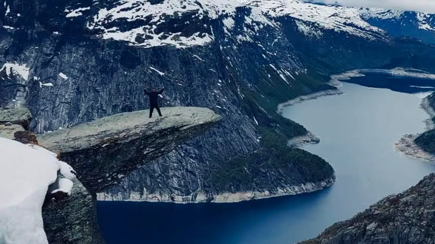 På Trolltunga – før det næsten gik galt.