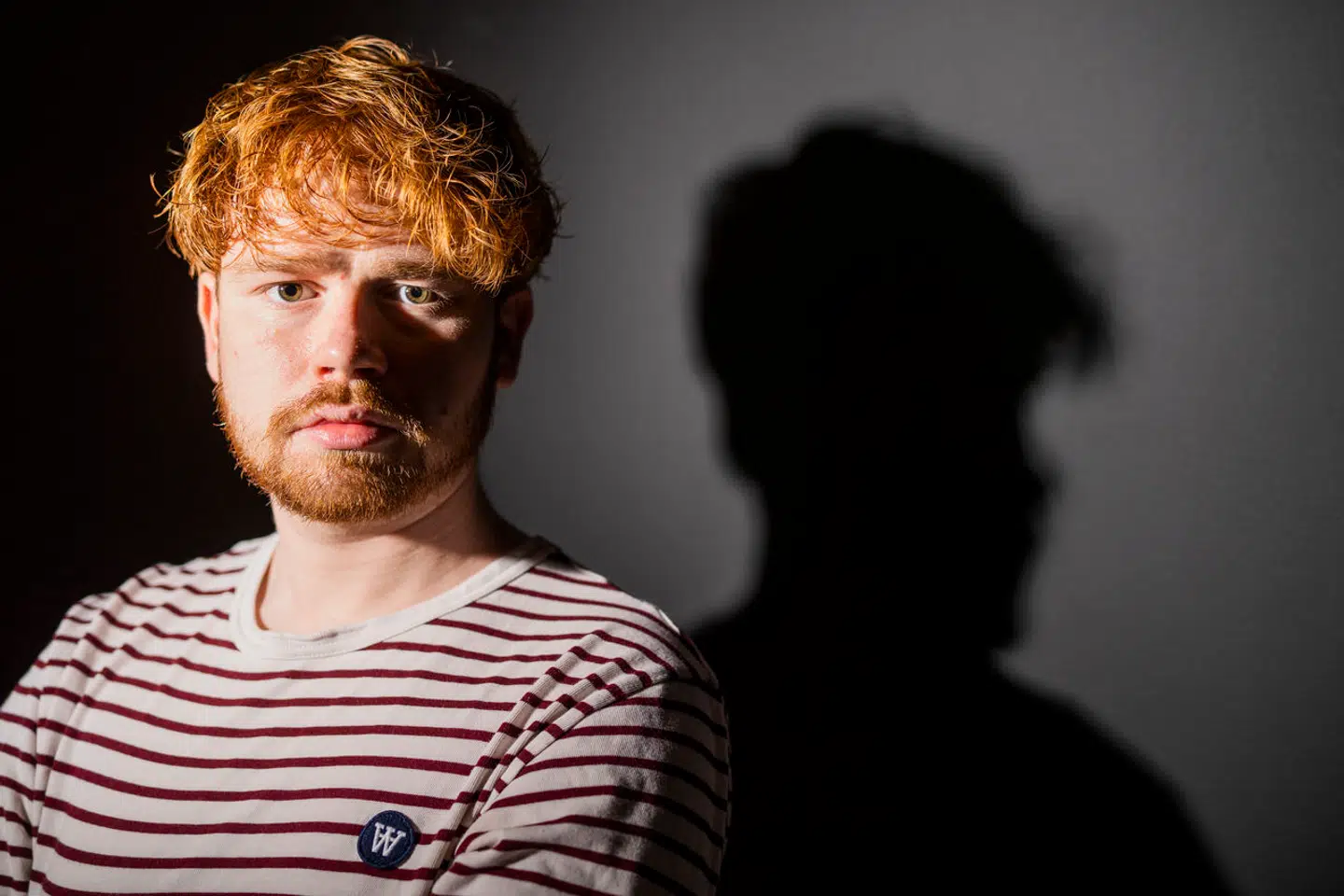 Asbjørn Frier fra HK Ungdom mener, at man skal beholde de nuværende regler om, at man kun må sidde bag kassen, hvis man er fyldt 15 år og har færdiggjort niende klasse.