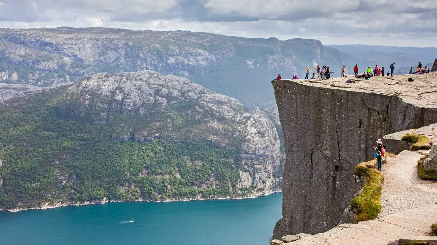 Preikestolen er en af Norges mest populære turistattraktioner.