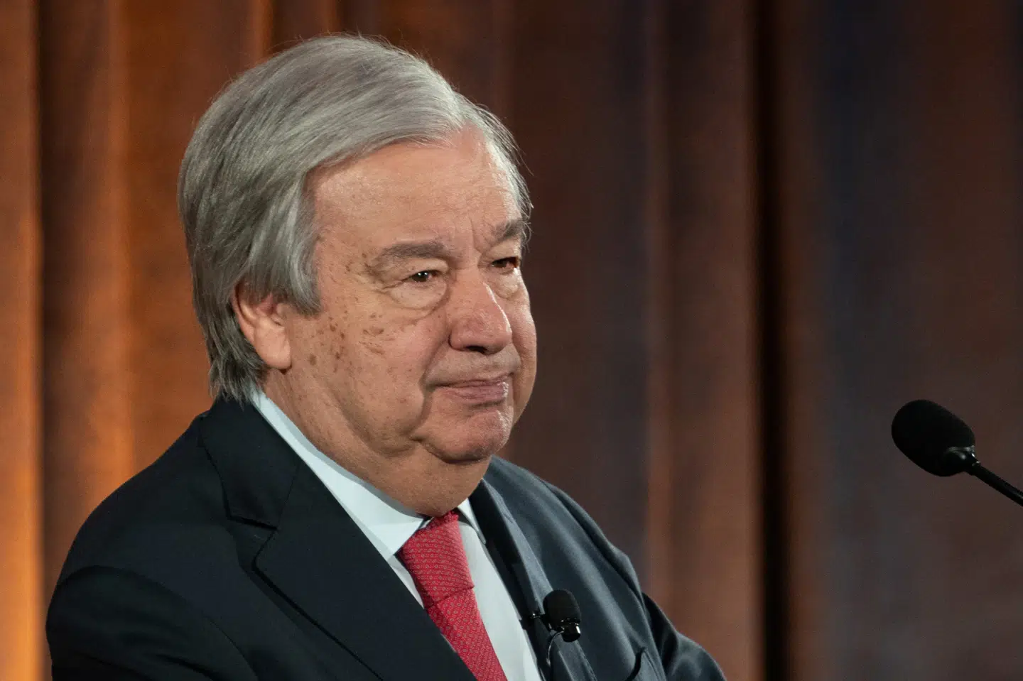 FN's generalsekretær, António Guterres taler ved konference i Bruxelles onsdag. Han kræver forbud mod reklamer for fossile brændstoffer efter rapport fra Copernicus, EU's klimatjeneste.