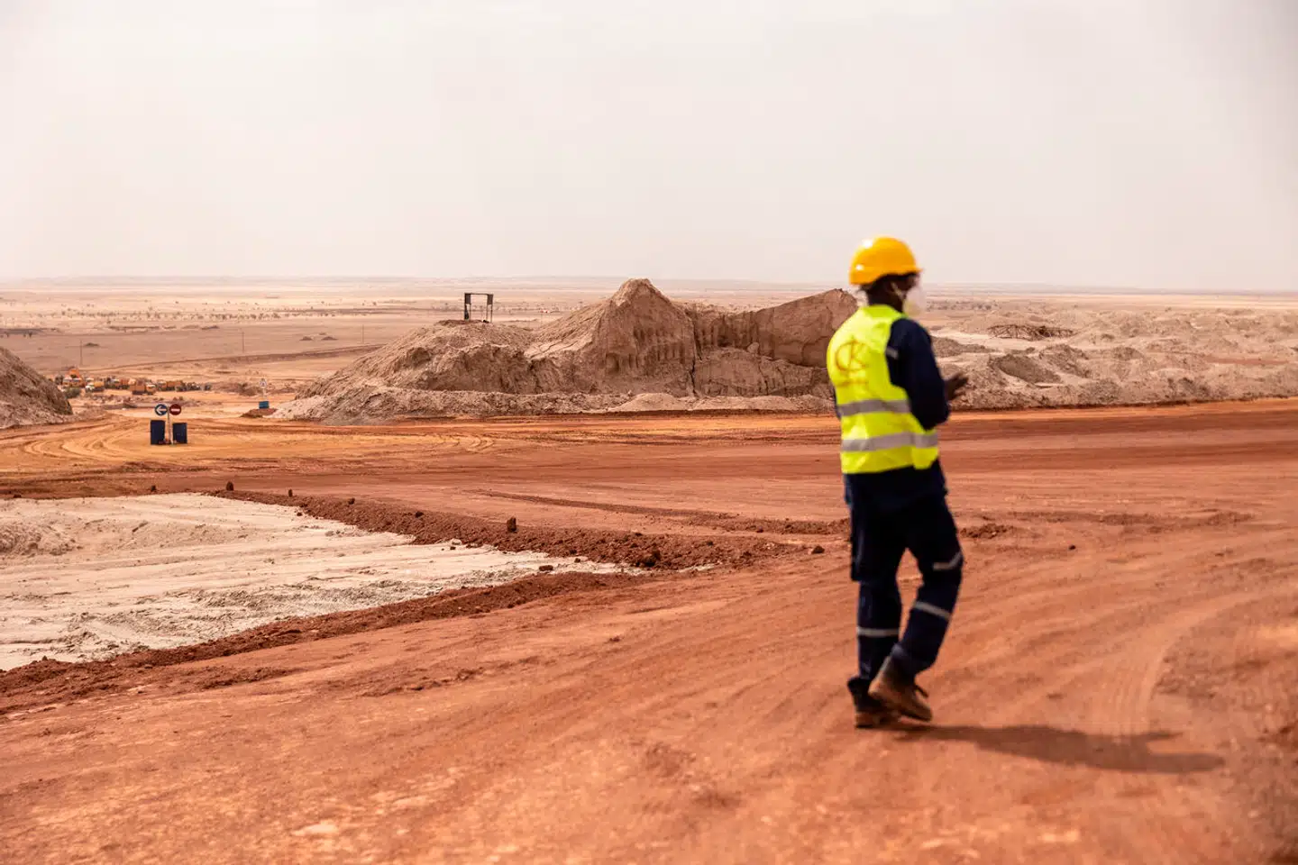Minearbejder ved Cominakminen i Niger. Minen blev indtil 2021 opereret af det franske firma Orano, men er nu midlertidigt lukket grundet ressourceudtømning. Arkivfoto: Olympia De Maismont, Scanpix