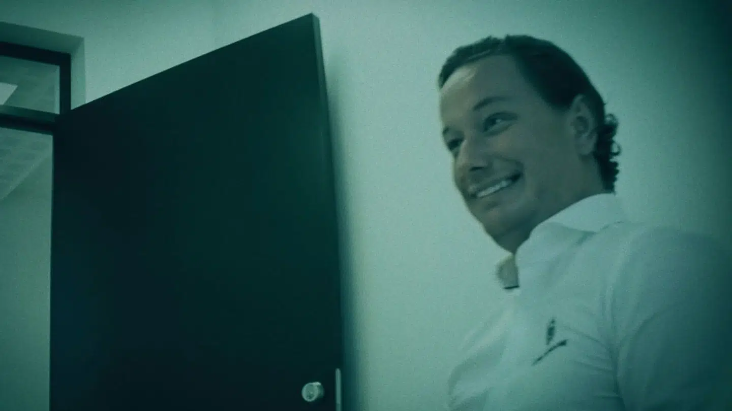 Martin Malm kaster om sig med opsigtsvækkende udtalelser i TV 2-dokumentaren »Den sorte svane«. Han er i dag blevet politianmeldt og har fået konkurskarantæne.