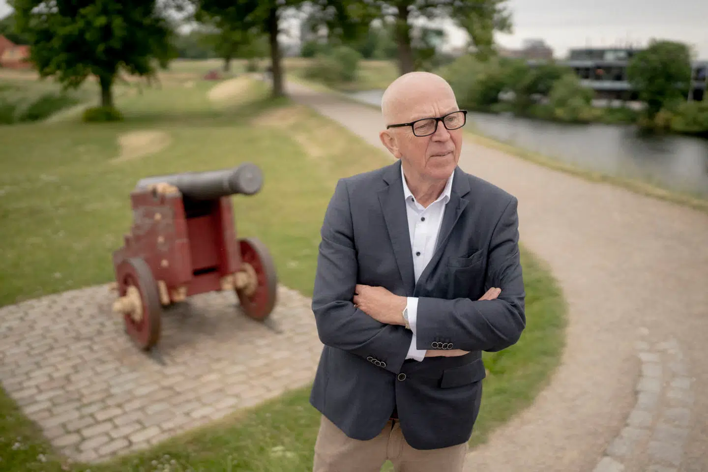 Villy Søvndal meldte sig i sin tid ind i et nedrustningsparti, men nu foreslår han at oprette en fælleseuropæisk investeringsbank for våbenindkøb, give forsvarsindustrien bedre adgang til billig kapital og at vedtage en EU-målsætning om 50 procent europæisk indkøb af forsvarsmateriel.