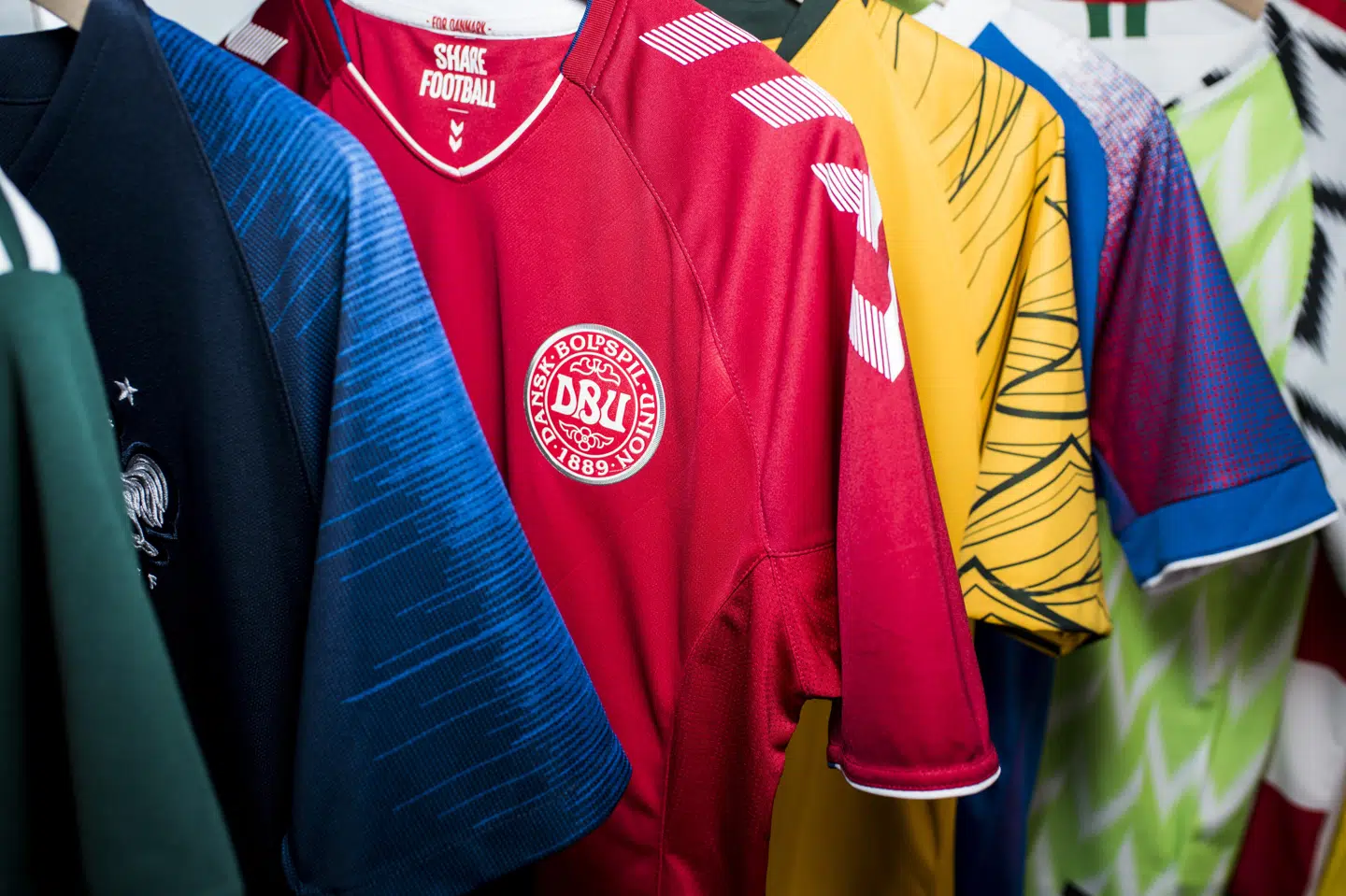 Unisport sælger fodboldudstyr som eksempelvis trøjer og støvler online. Nu slås den danske forhandler sammen med den polske konkurrent R-Gol. (Arkivfoto).