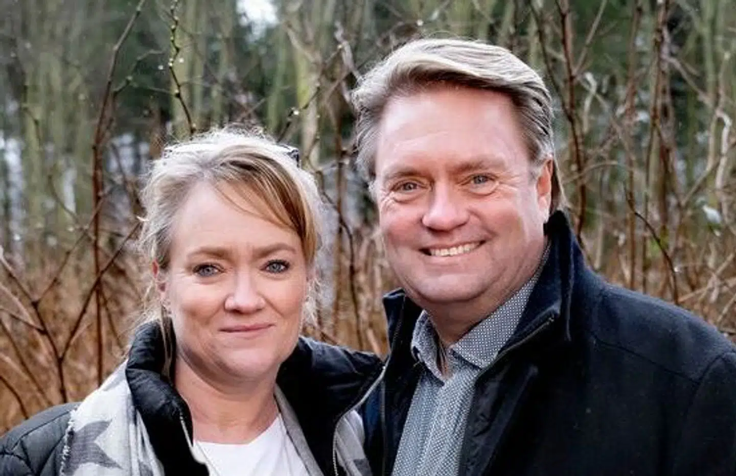 Johnny Hansen med hustruen Gitte, som er hende, der primært får lov til at køre i parrets lækre Porsche.