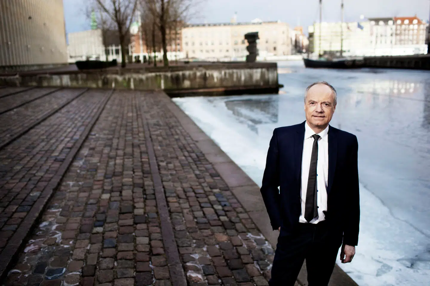 »Ruslands krig mod Ukraine og cyberkrigen mod Danmark kræver, at vi ikke opfører os, som om vi er historieløse, men at vi tager kampen op,« skriver tidligere ambassadør Klavs A. Holm.