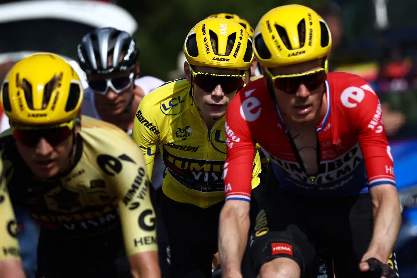 Jonas Vingegaard får her hjælp af Dylan van Baarle i sidste års Tour de France. (Arkivfoto).