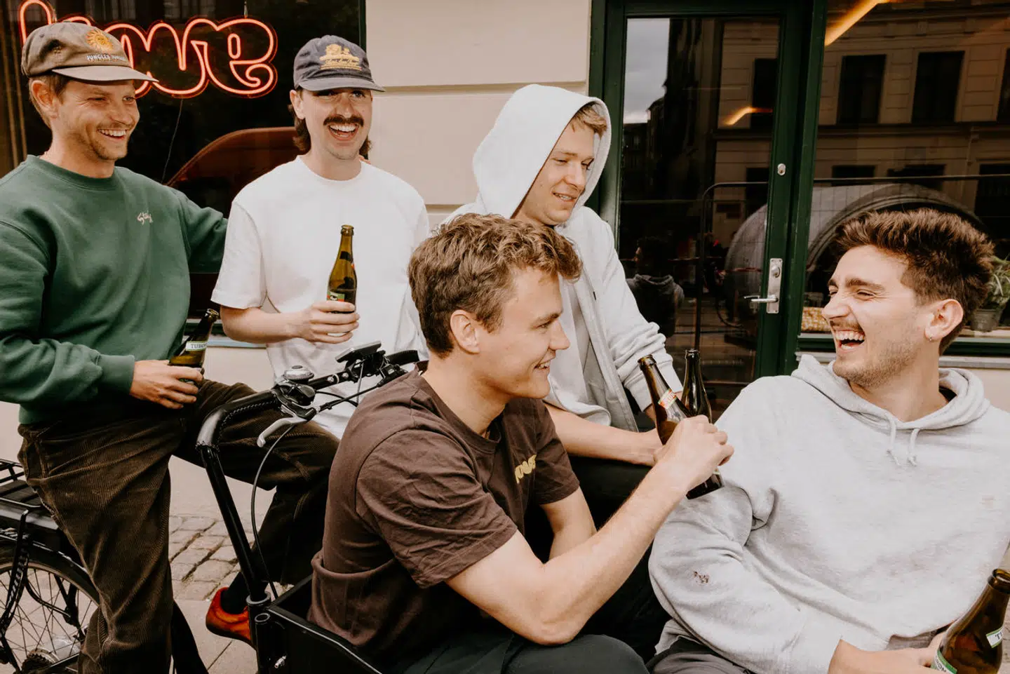 På Vesterbro har en flok venner kastet sig ud i et iværksætterprojekt ved siden af deres fuldtidsjob.