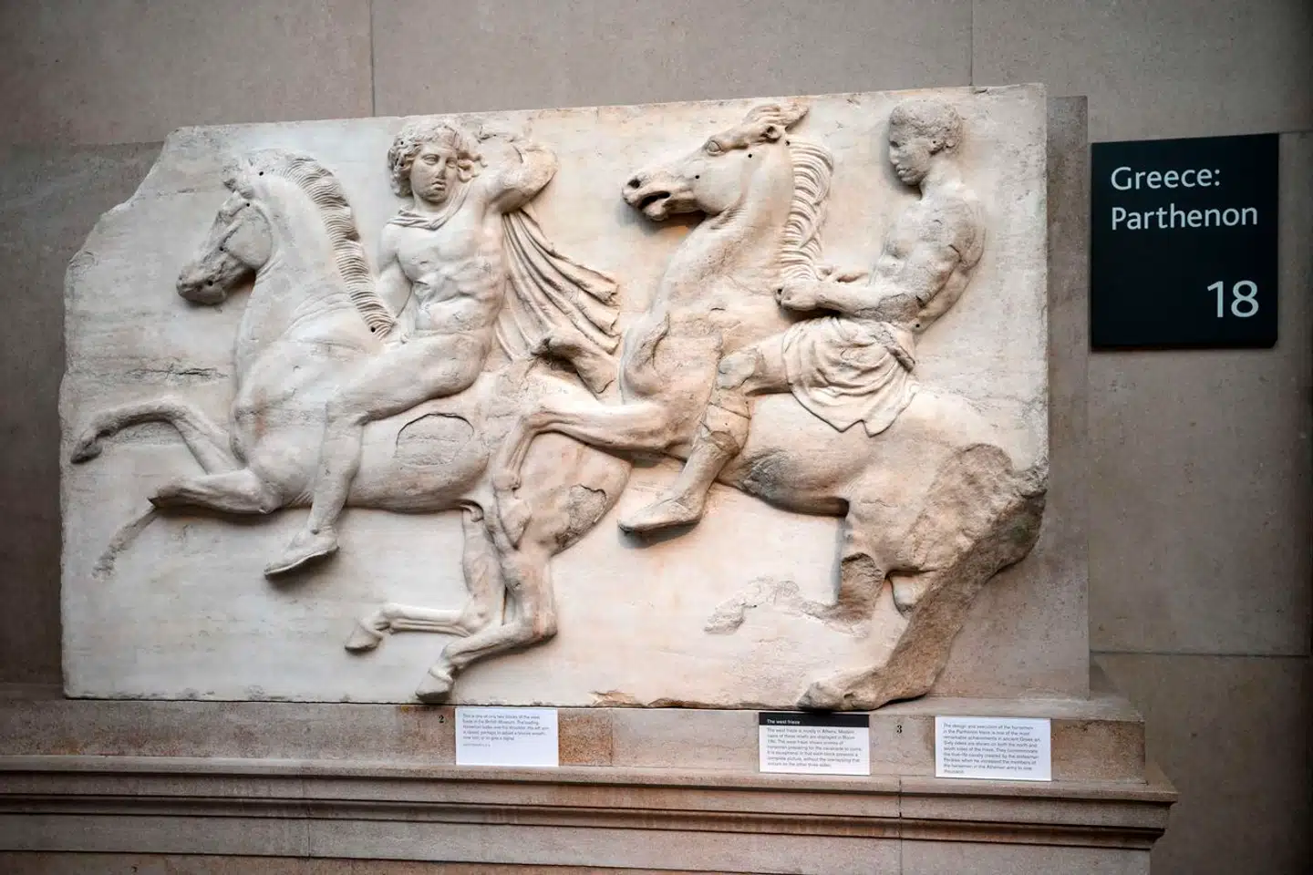 Samlet tog Lord Elgin omtrent halvdelen af de dengang tilbageværende skulpturer fra Parthenon.