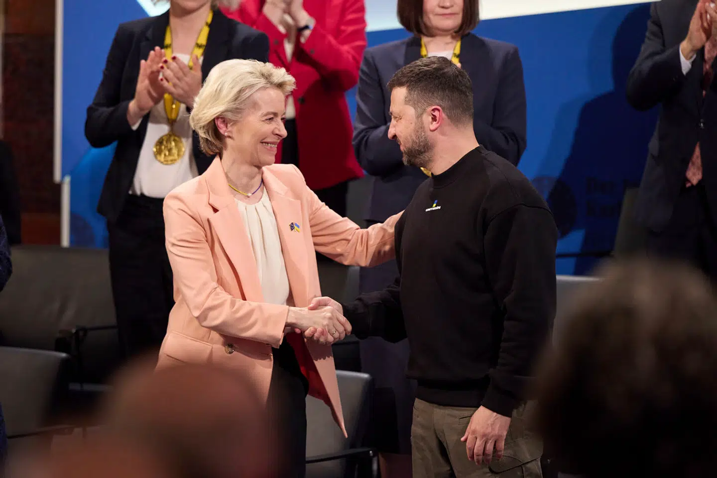 »Der er behov for, at EU strammer op, så færre af medlemslandene kører på frihjul i forhold til sikkerhedstruslen,« skriver Ole P. Kristensen i denne leder. Her mødes Europa-Kommissionens formand, Ursula von der Leyen, med Ukraines præsident, Volodymyr Zelenskyj, 14. maj 2023.