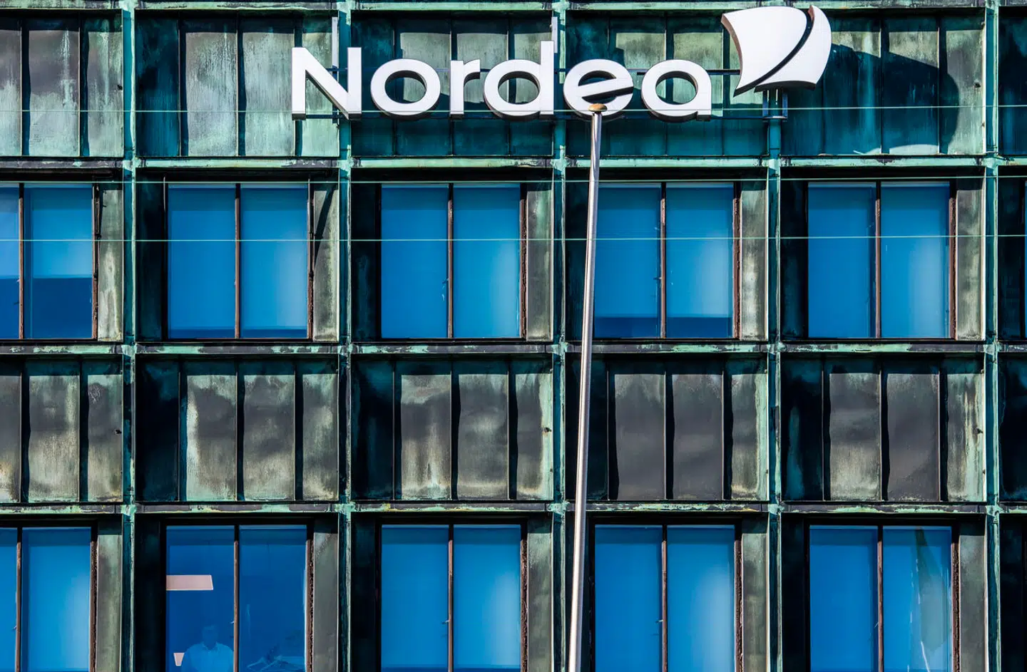 Nordea følger i hælene på Den Europæiske Centralbank og Nationalbanken, der i går satte renterne ned for første gang i fem år.