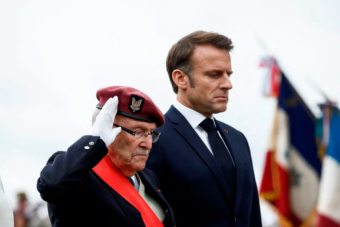 Emmanuel Macron, her side om side med det sidste overlevende medlem af the Free French Forces, har brugt de seneste dages markering af 80-året for D-dag skamløst i valgkampen. Men lige meget har det hjulpet.