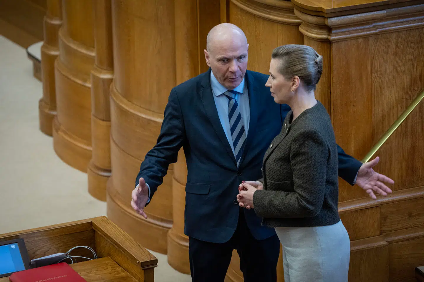 Der er skred i samfundets værdier, vurderer Folketingets formand, Søren Gade. Der er tale om meget mere end bare et skub på statsministeren.