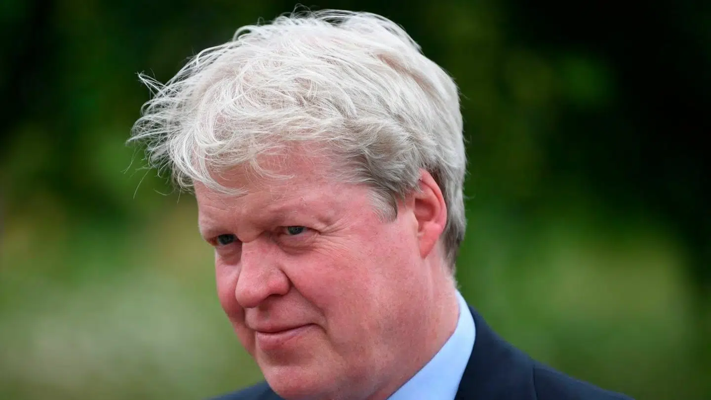 Charles Spencer skal skilles fra Karen Gordon.