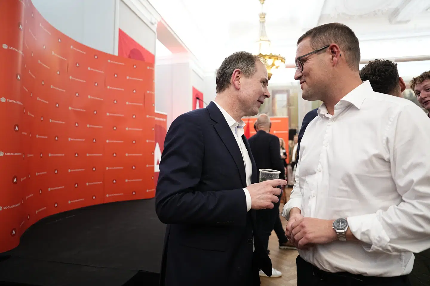 Socialdemokratiets politiske ordfører, Christian Rabjerg Madsen, mener, at regeringen har leveret varen, og han ser ikke umiddelbart behovet for, at samarbejdet skal revitaliseres.