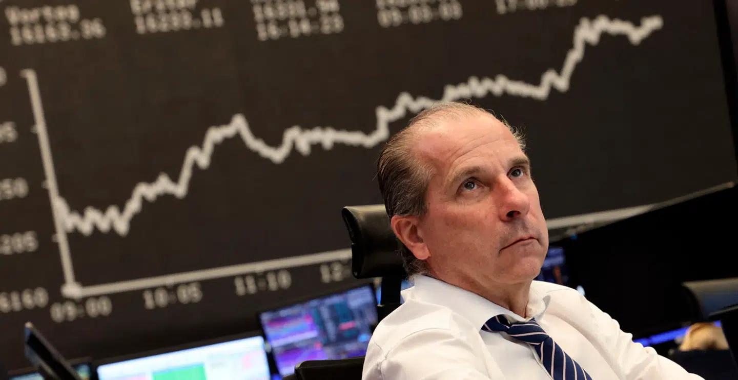 Aktiehandlere i Europa har bekymrede miner efter udbredte dyk dagen efter søndagens valg til Europa-Parlamentet, der har udløst stor usikkerhed.