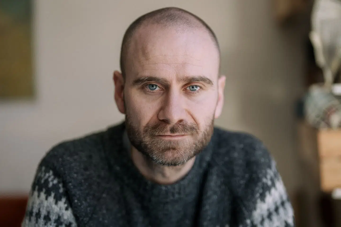 Vi skal forholde os kritisk til vores egne idealer og ikke mindst alle de »eksperter« og influencere, som igennem skræmmekampagner understøtter det intensive og ængstelige forældreskab, skriver psykolog Frej Prahl.