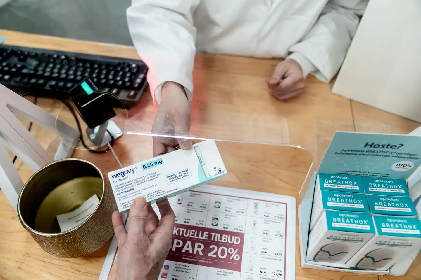 I USA har Novo Nordisk fået lov til at udvide indlægssedlen med oplysninger om, at Wegovy har en positiv effekt på overvægtige og svært overvægtige med hjerte-kar-sygdomme. Herhjemme mener Sundhedsstyrelsen, at effekten på hjerte-kar-sygdomme er uden behandlingsmæssig betydning-