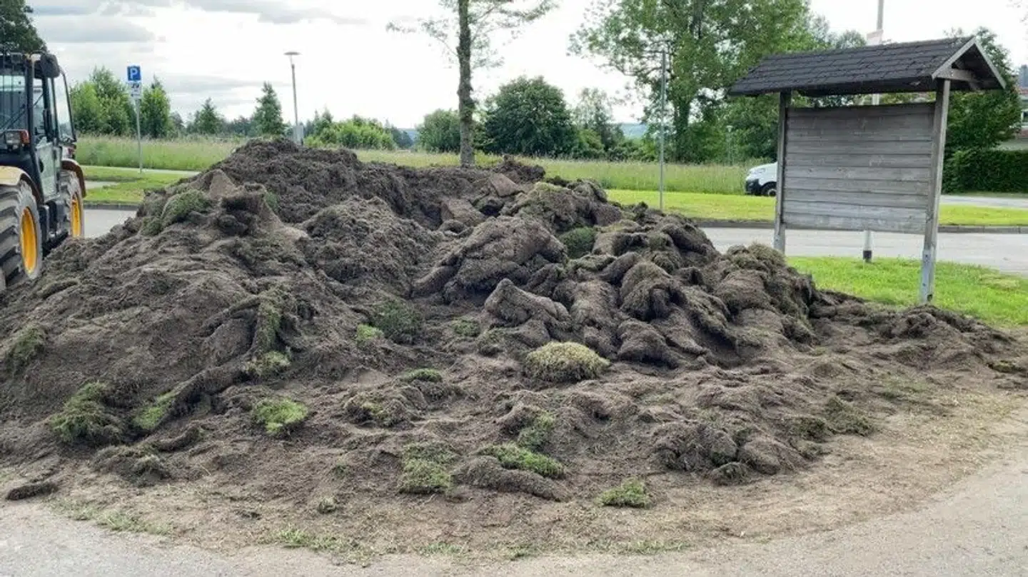 Det gamle græstæppe ude foran træningsanlægget.