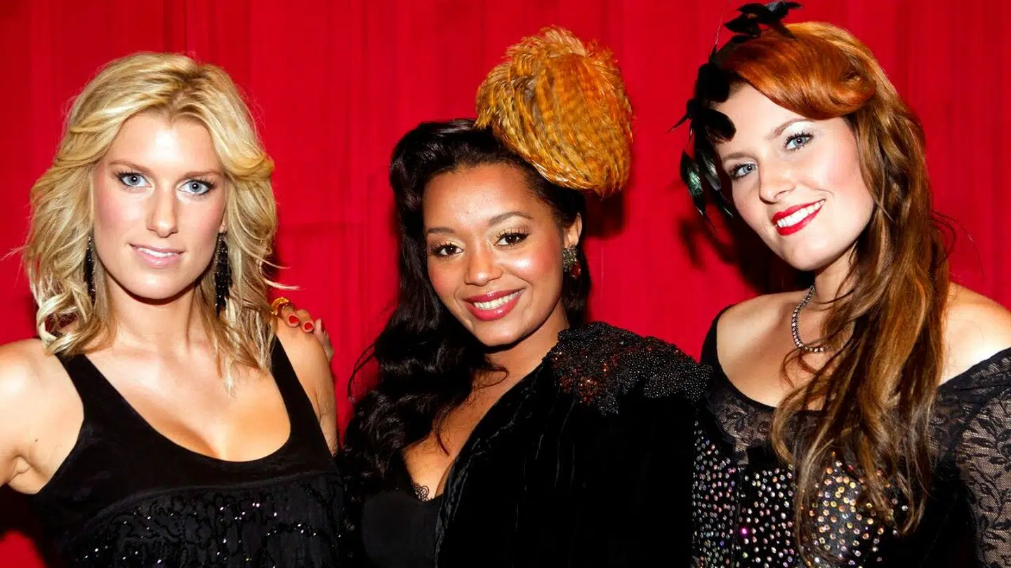 Gruppen Sukkercho bestod af Kat Stephie Holst, Malene Qvist og Simone Cameron. Også Tina Inez Granda var med i gruppen på et tidspunkt.