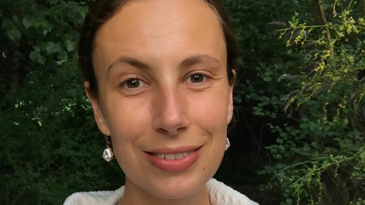 Her er medforfatteren Siri Schrøder.