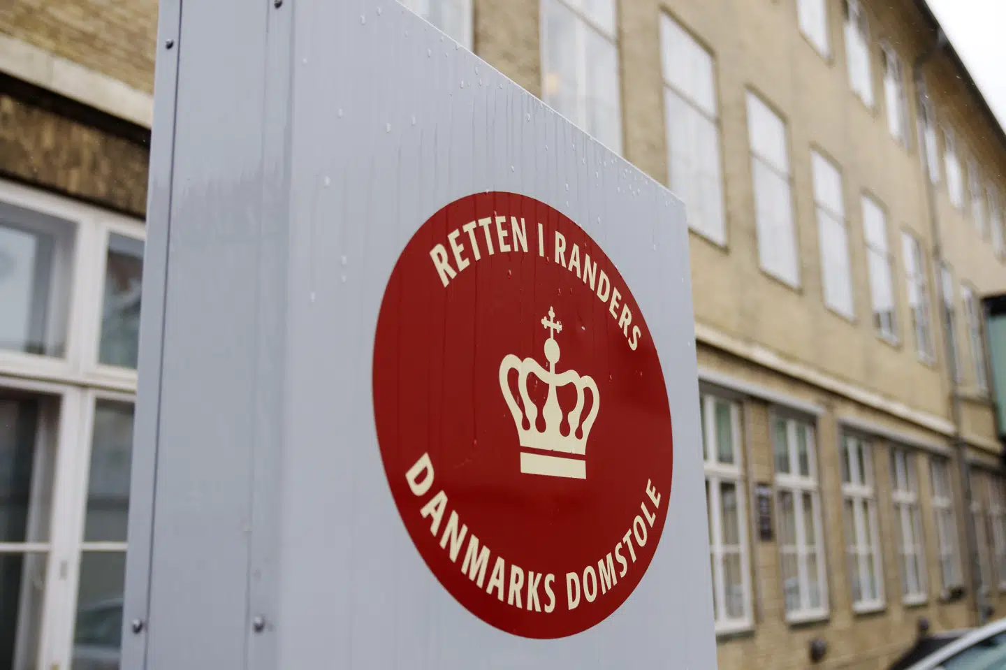En 16-årig dreng er tirsdag ved Retten i Randers idømt otte års fængsel for knivdrabet på en jævnaldrende dreng ved Grenaa Station i november sidste år. (Arkivfoto).