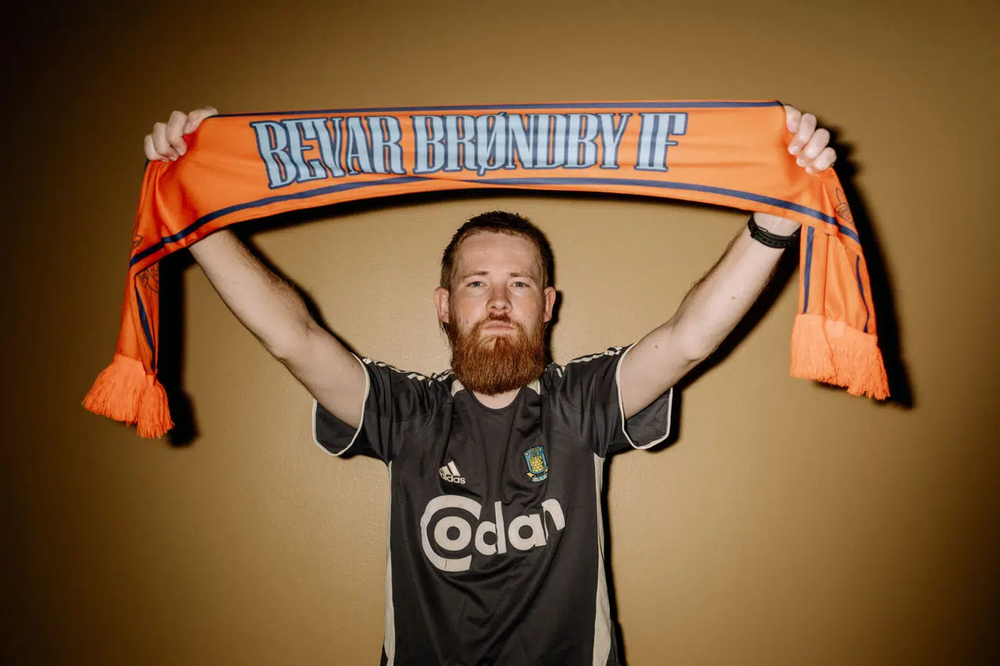 Rasmus Augustesen, der er mangeårig fodboldfan og medlem af den internationale gruppe Fans Against Sportswashing.