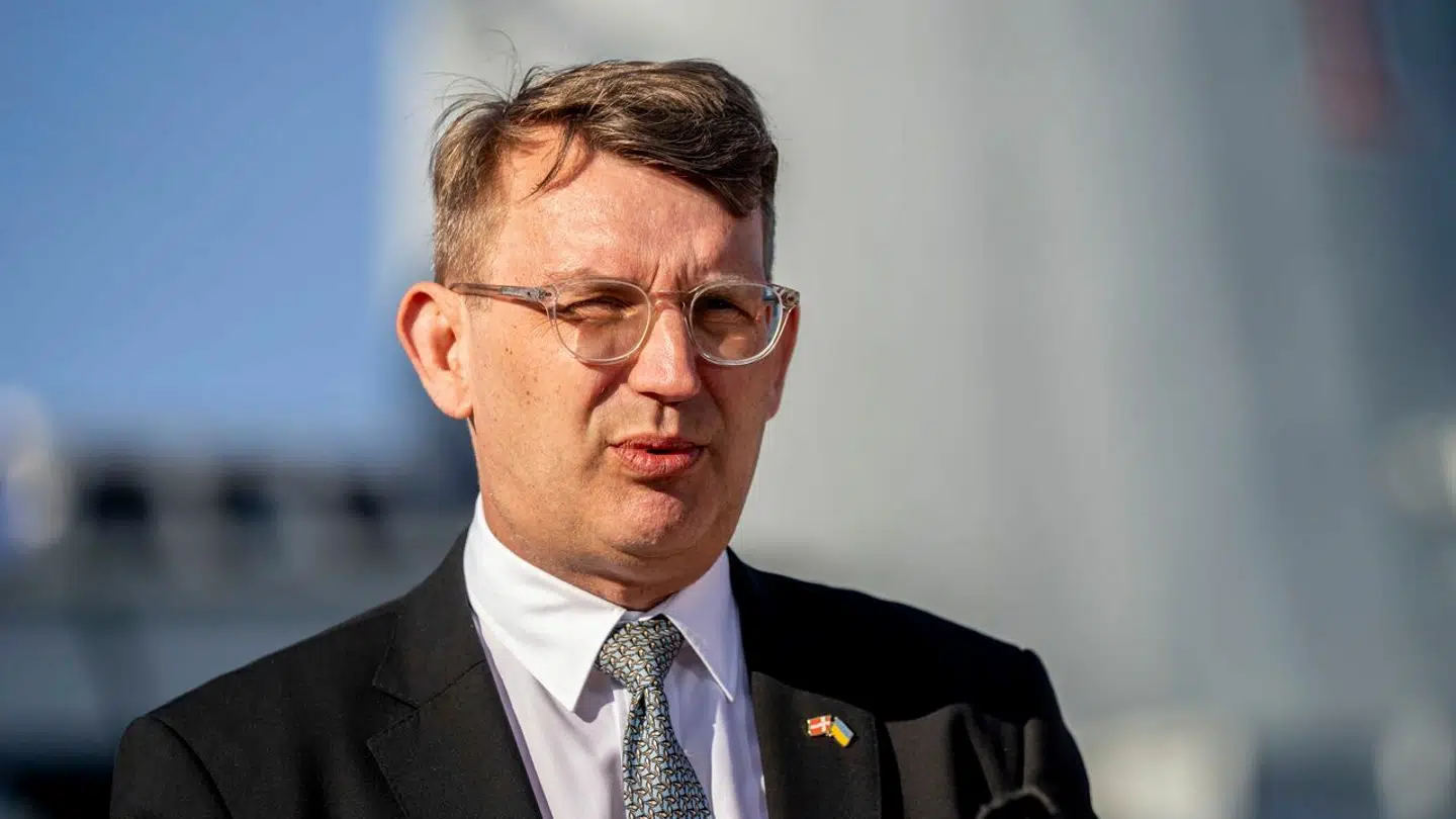 Forsvarsminister Troels Lund Poulsen (V) forholder sig til kritikken i ny bog.