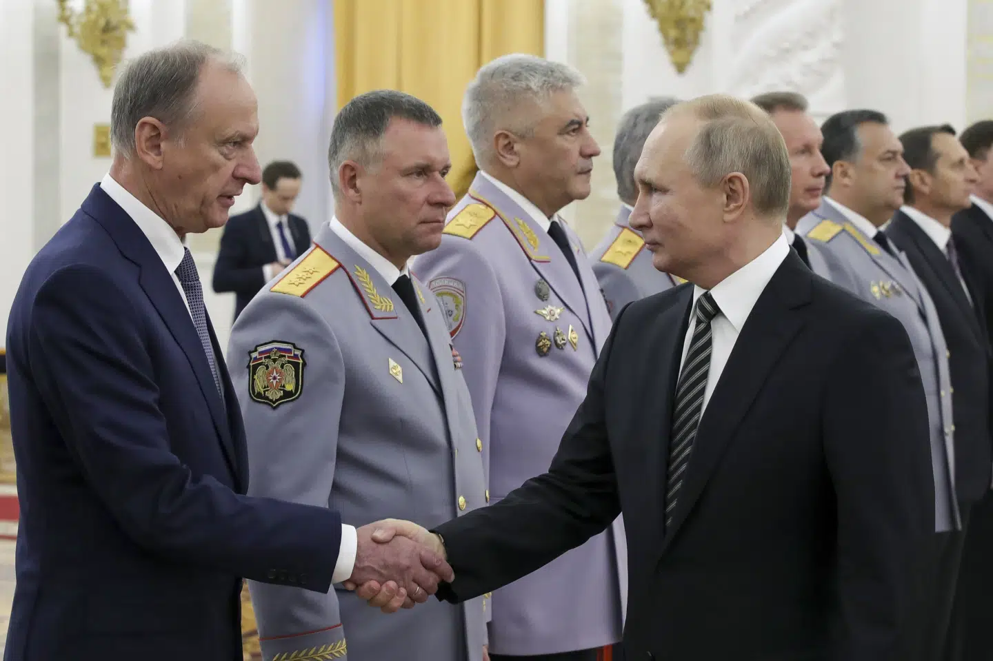 Da Vladimir Putin (til højre) ikke forklarede degraderingen, skabte det spekulationer om, hvad der skulle ske med Nikolaj Patrusjev (til venstre). (Arkivfoto).