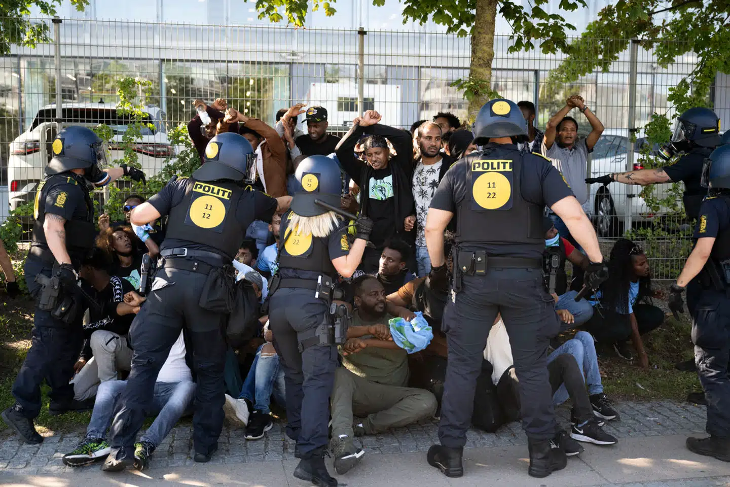 Flere hundrede demonstranter angreb en anden gruppering, der holdt en indsamlingsfest for at støtte regimet i Eritrea. Demonstranterne var imod regimet.