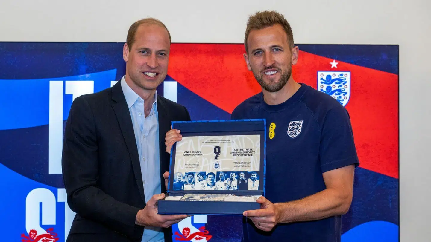 Prins William med Englands målsluger Harry Kane.