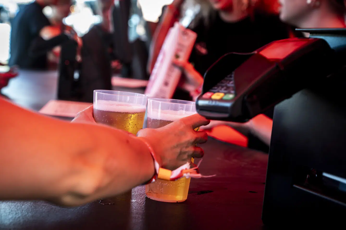 Hver dansker over 18 år købte i gennemsnit 11,9 genstande om ugen sidste år. (Arkivfoto).